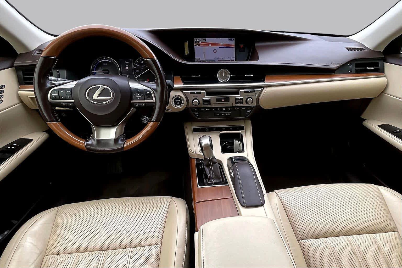 Used 2016 Lexus ES 300h w/ Luxury Package w/Wood Trim FWD image 15