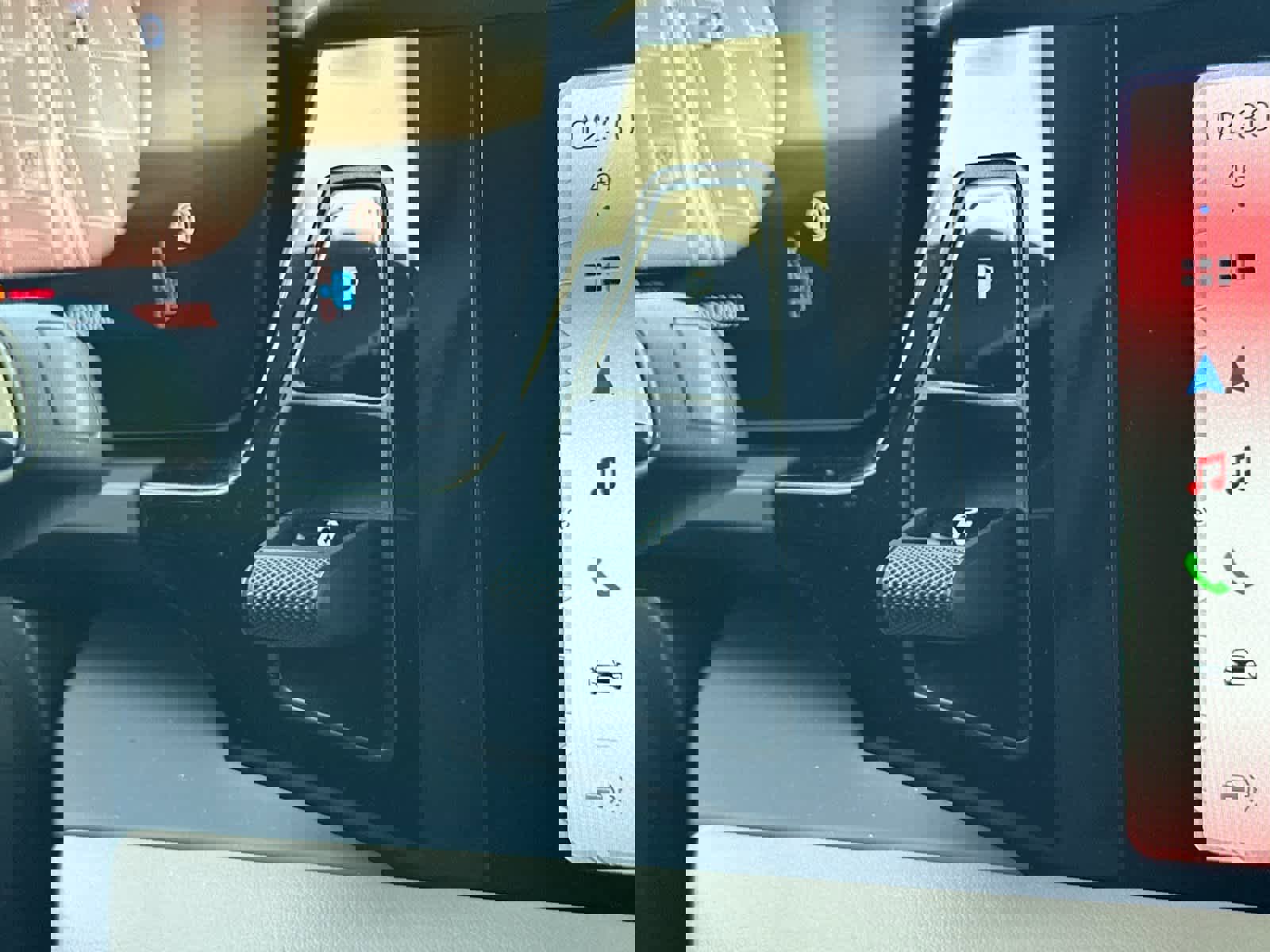 New 2025 Porsche Macan 4 Electric image 24