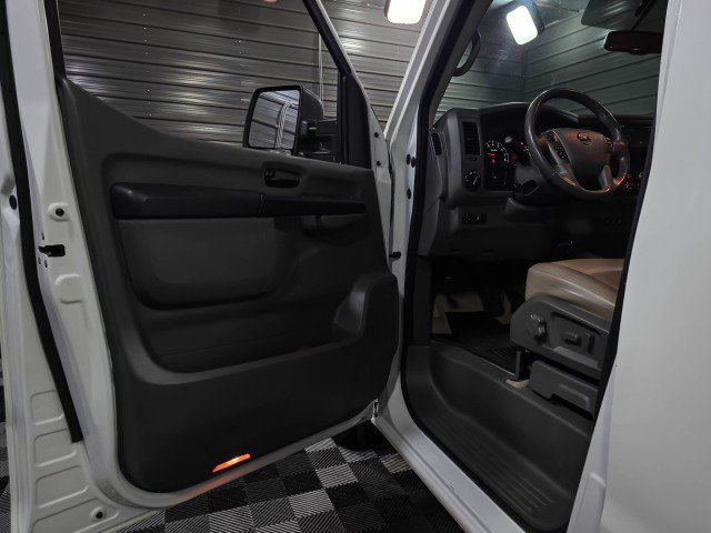 Used 2018 Nissan NV 3500 SL image 16