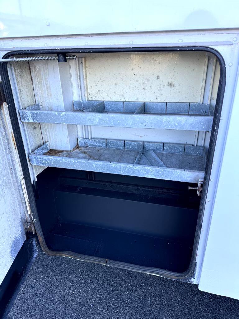 Used 2010 Ford E-350 and Econoline 350 Super Duty image 33