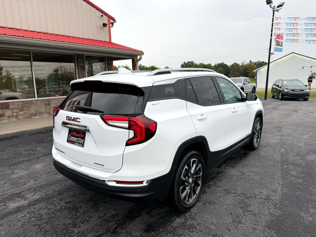 Used 2023 GMC Terrain SLT w/ Infotainment Package II image 4
