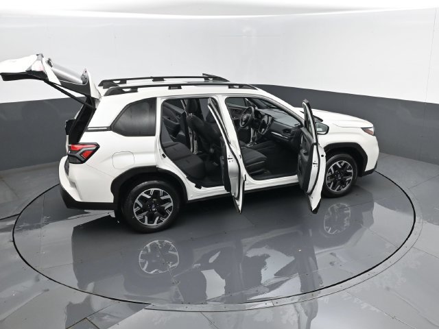 Used 2025 Subaru Forester Premium AWD/4WD image 30