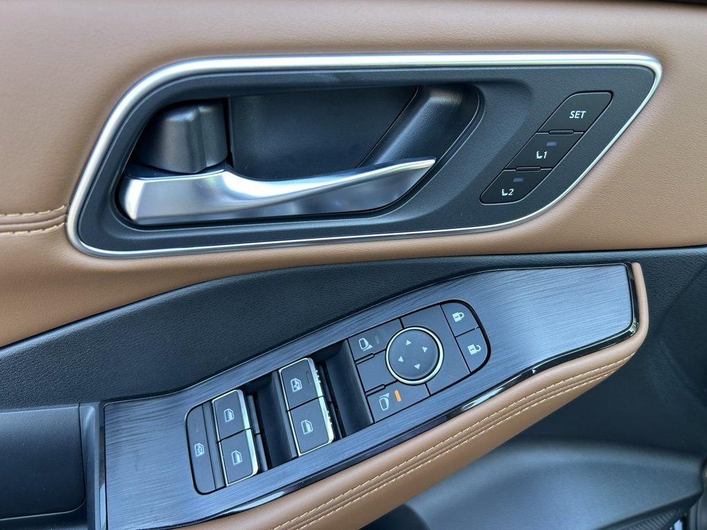New 2026 Nissan Rogue Platinum image 10