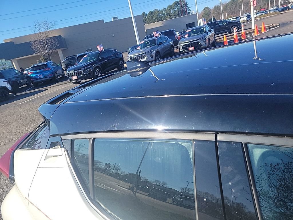 Used 2021 Toyota C-HR Limited image 10