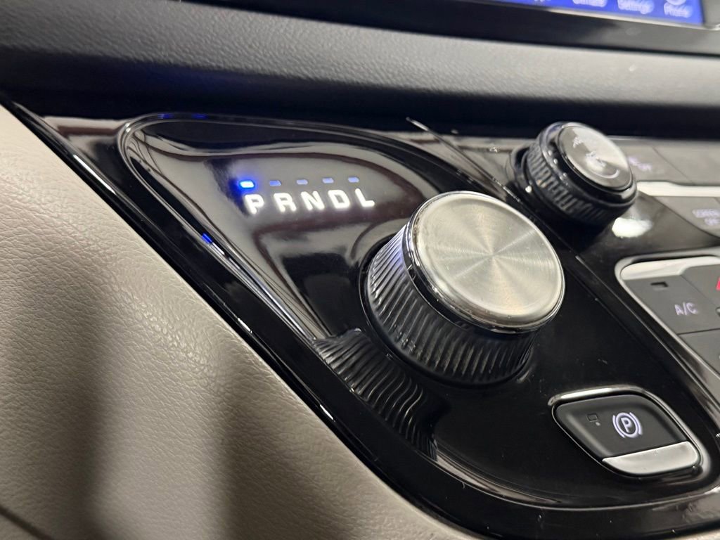 Used 2017 Chrysler Pacifica Touring image 18