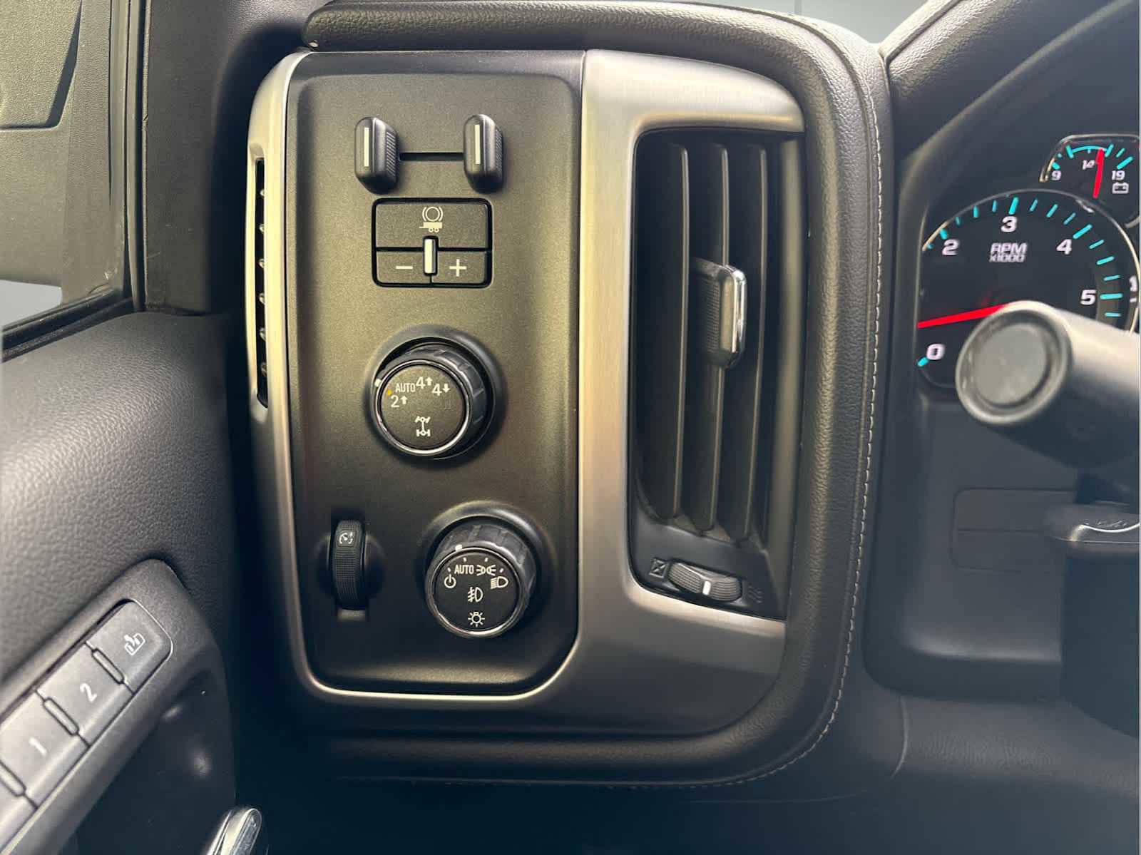 Used 2018 GMC Sierra 1500 SLT image 29