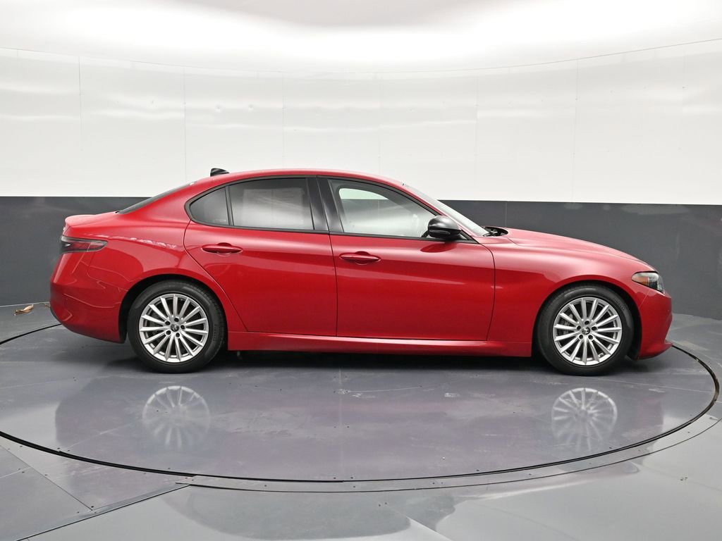 Used 2024 Alfa Romeo Giulia Sprint image 4