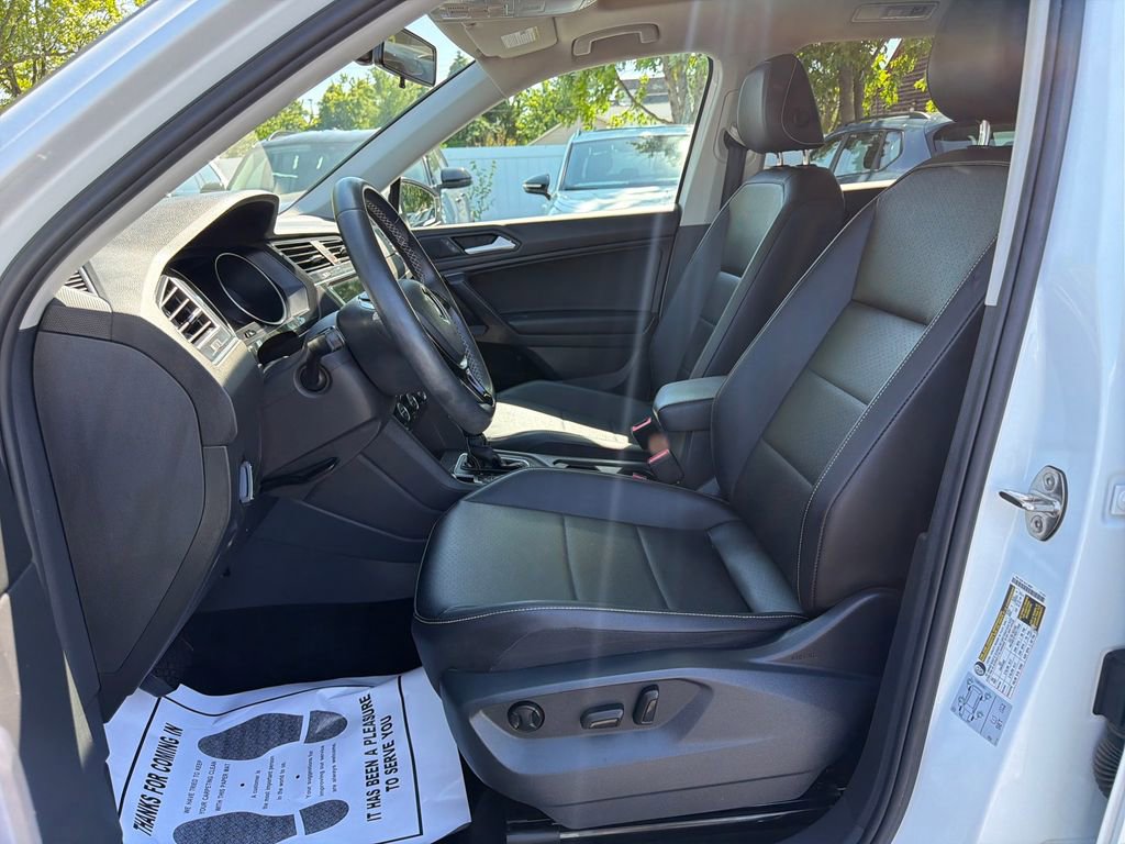 Used 2021 Volkswagen Tiguan SE w/ Panoramic Sunroof Package FWD image 11