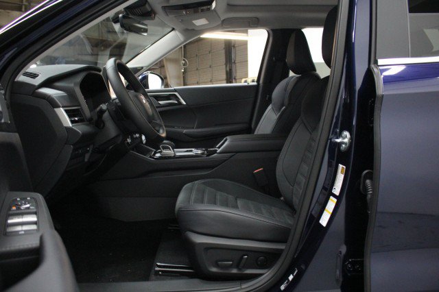 New 2026 Mitsubishi Outlander SE FWD image 6