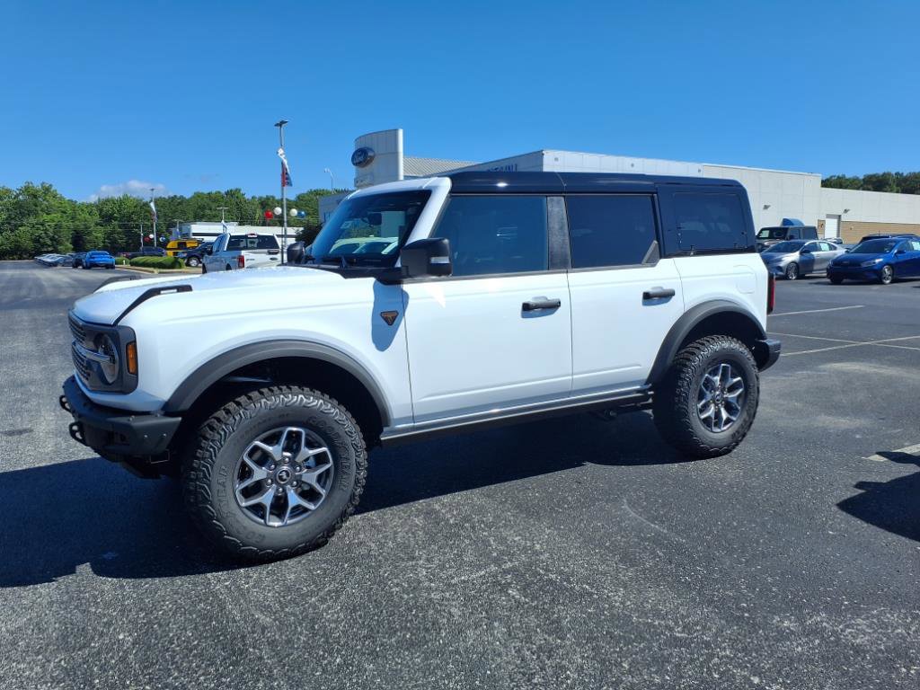 New 2025 Ford Bronco Badlands image 3