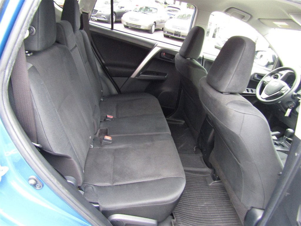 Used 2018 Toyota RAV4 LE w/ All Weather Liner Package AWD/4WD image 21