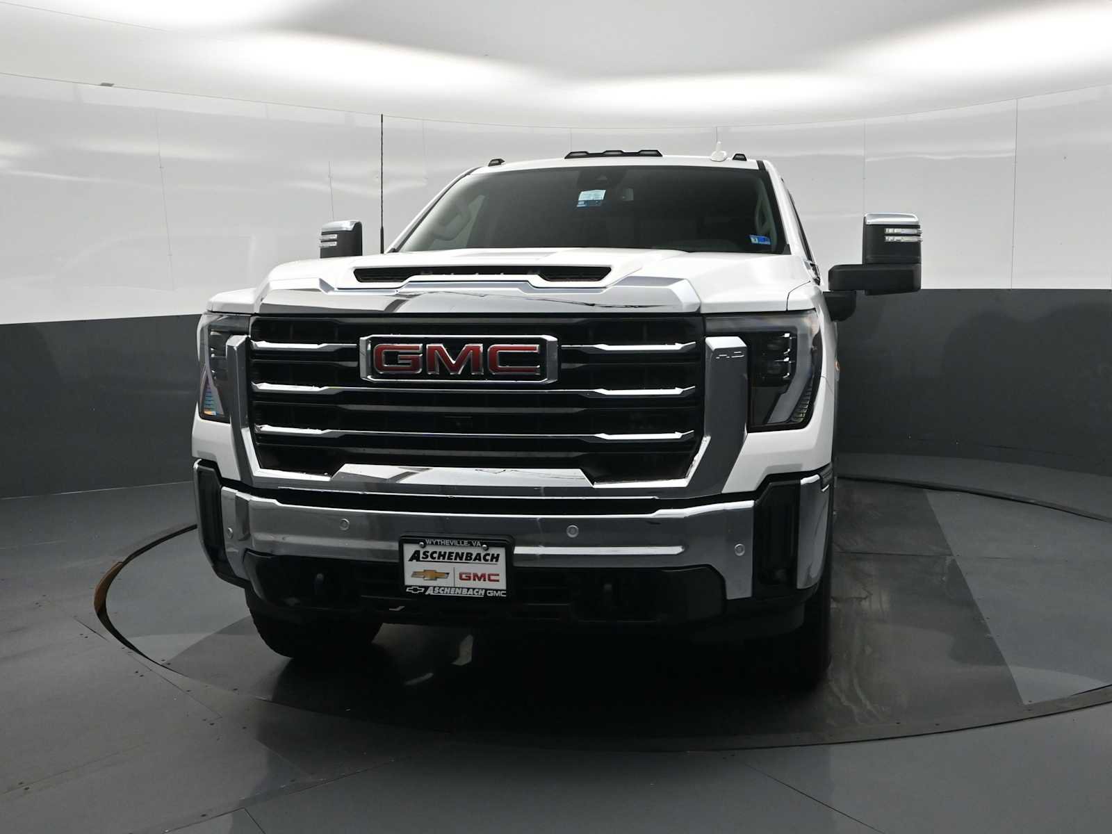 Used 2024 GMC Sierra 3500 SLT w/ SLT Premium Package image 5