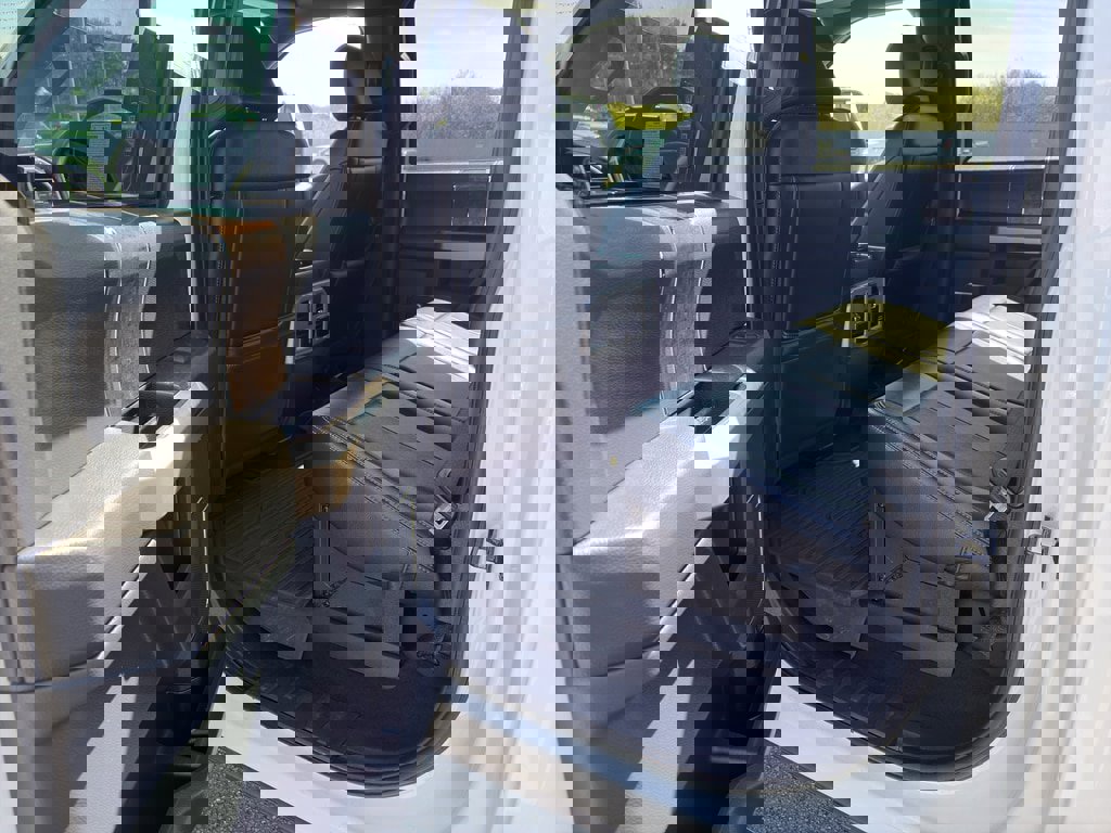 Used 2022 Ford F250 Lariat w/ Tremor Off-Road Package image 15