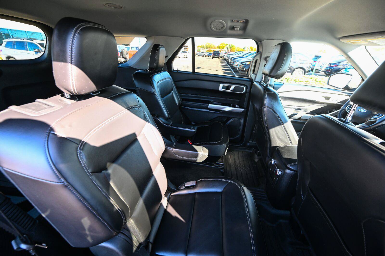 Certified 2022 Ford Explorer XLT w/ Equipment Group 202A AWD/4WD image 30