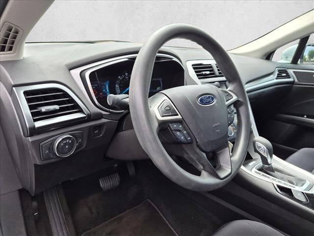 Used 2015 Ford Fusion SE FWD image 10