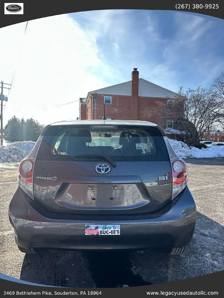 Used 2014 Toyota Prius C Two image 9