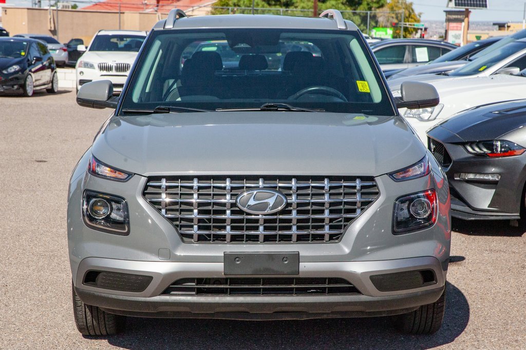 Used 2023 Hyundai Venue SEL image 3