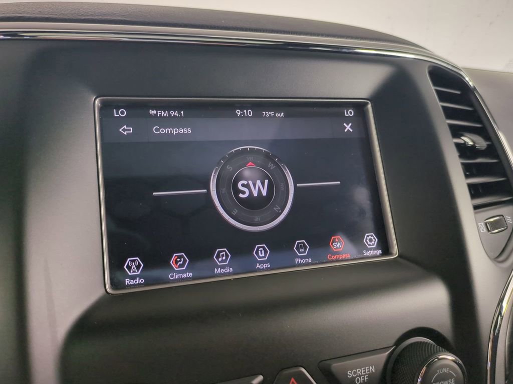 Used 2020 Jeep Grand Cherokee Laredo image 25