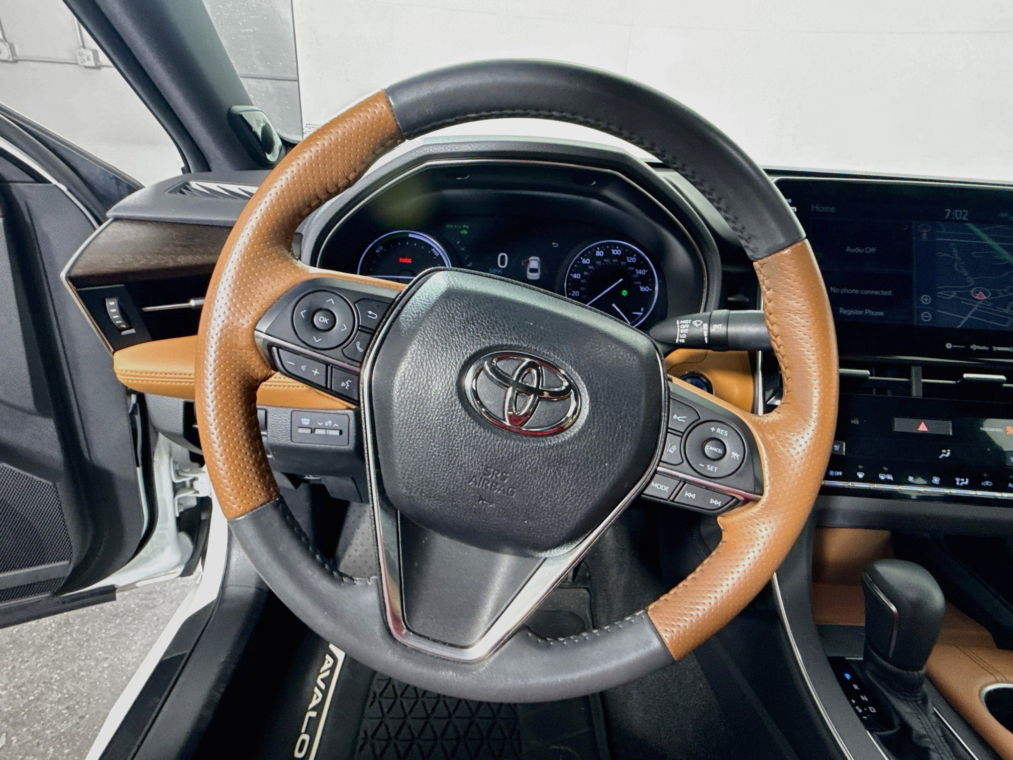 Certified 2019 Toyota Avalon Limited w/ Advanced Safety Package FWD image 11