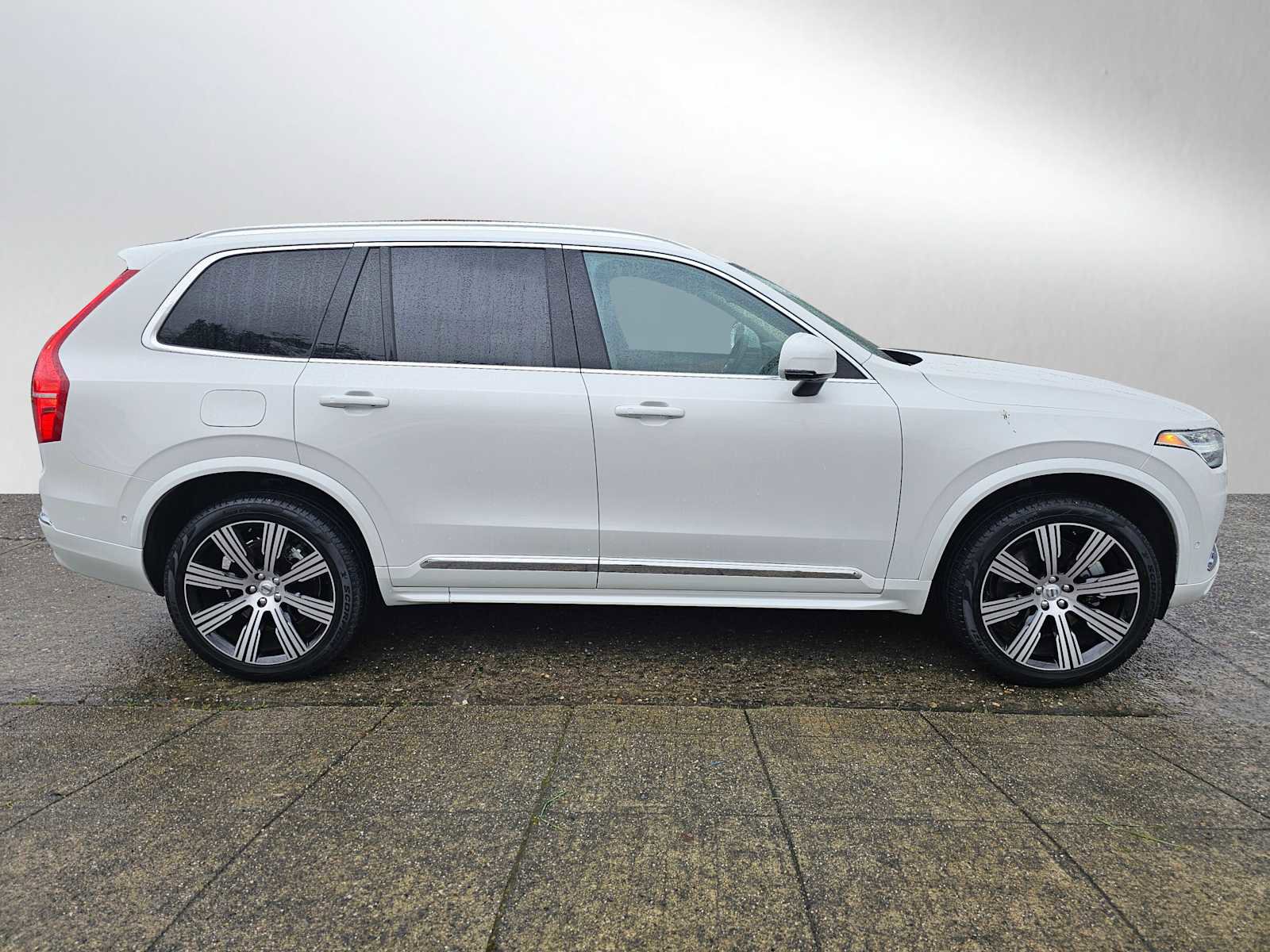 Certified 2025 Volvo XC90 T8 Plus w/ Protection Package Premier image 2