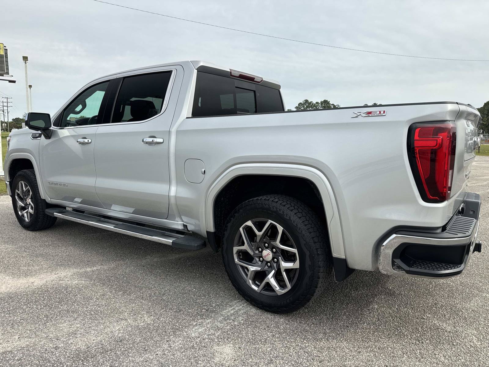 Used 2019 GMC Sierra 1500 SLT w/ SLT Premium Plus Package AWD/4WD image 6
