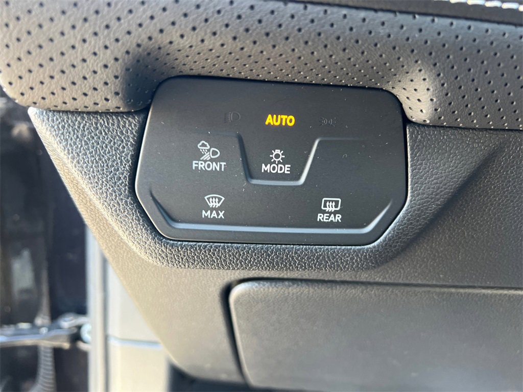 Used 2025 Volkswagen Atlas SE image 15