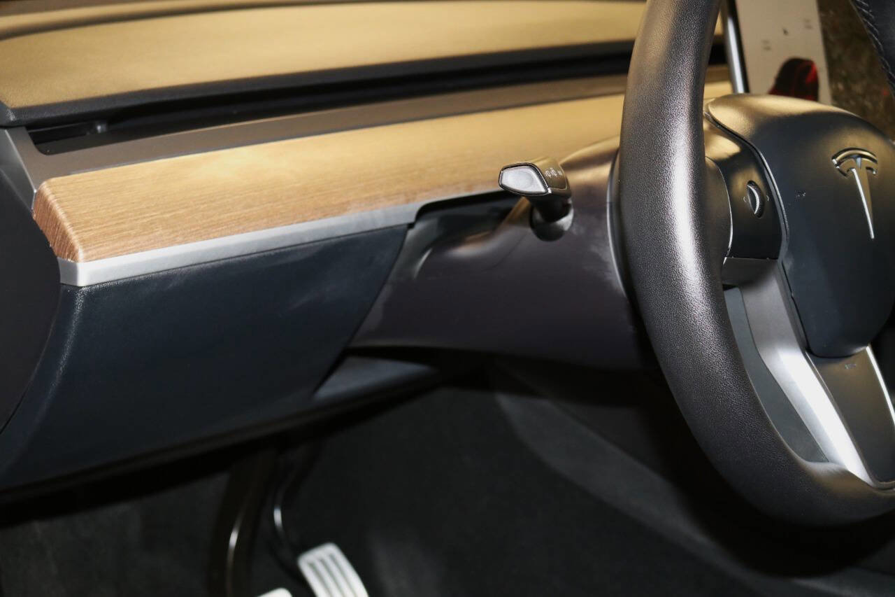 Used 2023 Tesla Model Y Performance image 33