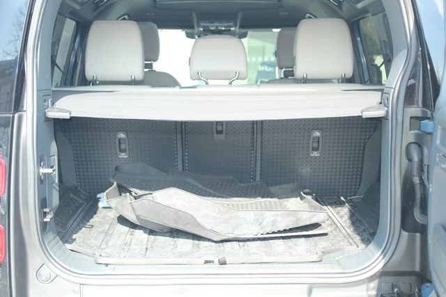 Used 2023 Land Rover Defender 110 S image 12