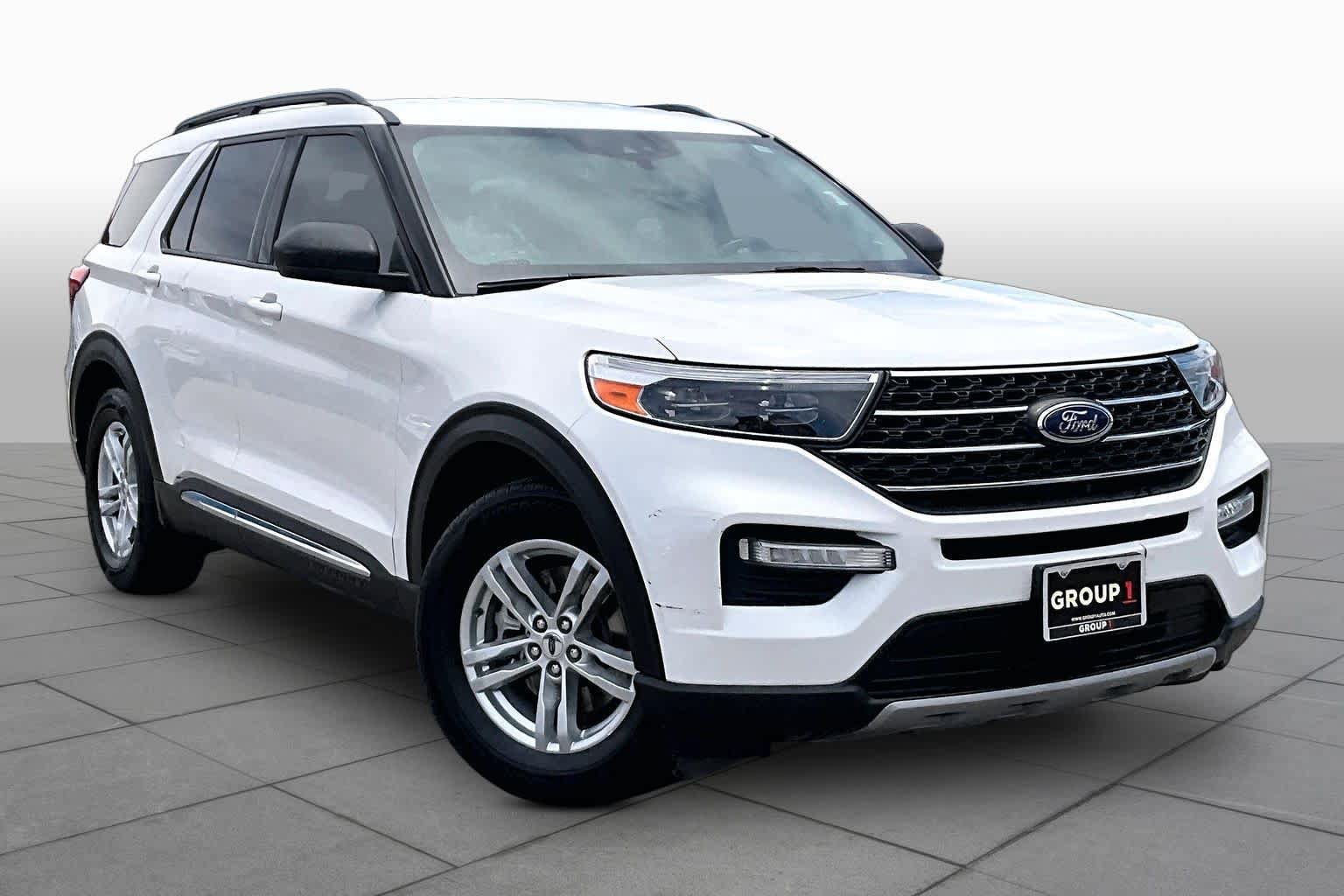 Used 2022 Ford Explorer XLT w/ Equipment Group 202A RWD image 3