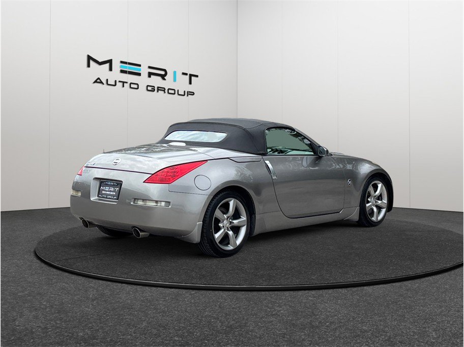 Used 2009 Nissan 350Z Touring RWD image 9