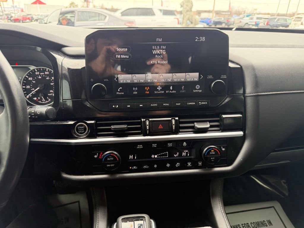 Used 2023 Nissan Pathfinder SL w/ Lighting Package (N92) AWD/4WD image 15