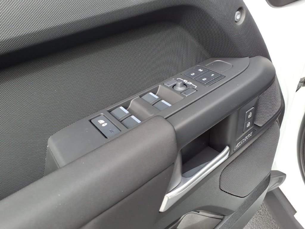 New 2026 Land Rover Defender 110 X-Dynamic SE AWD/4WD image 11