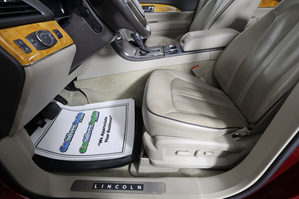 Used 2014 Lincoln MKX AWD w/ Equipment Group 102A image 13