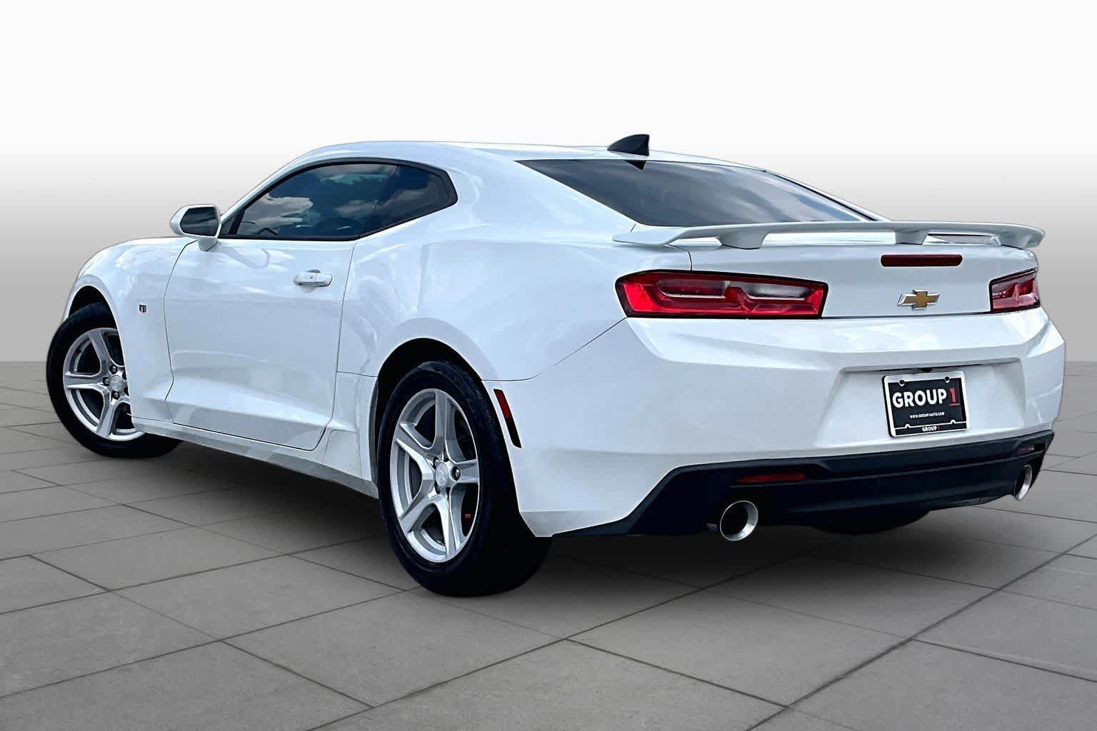 Used 2016 Chevrolet Camaro LT w/ Technology Package RWD image 12