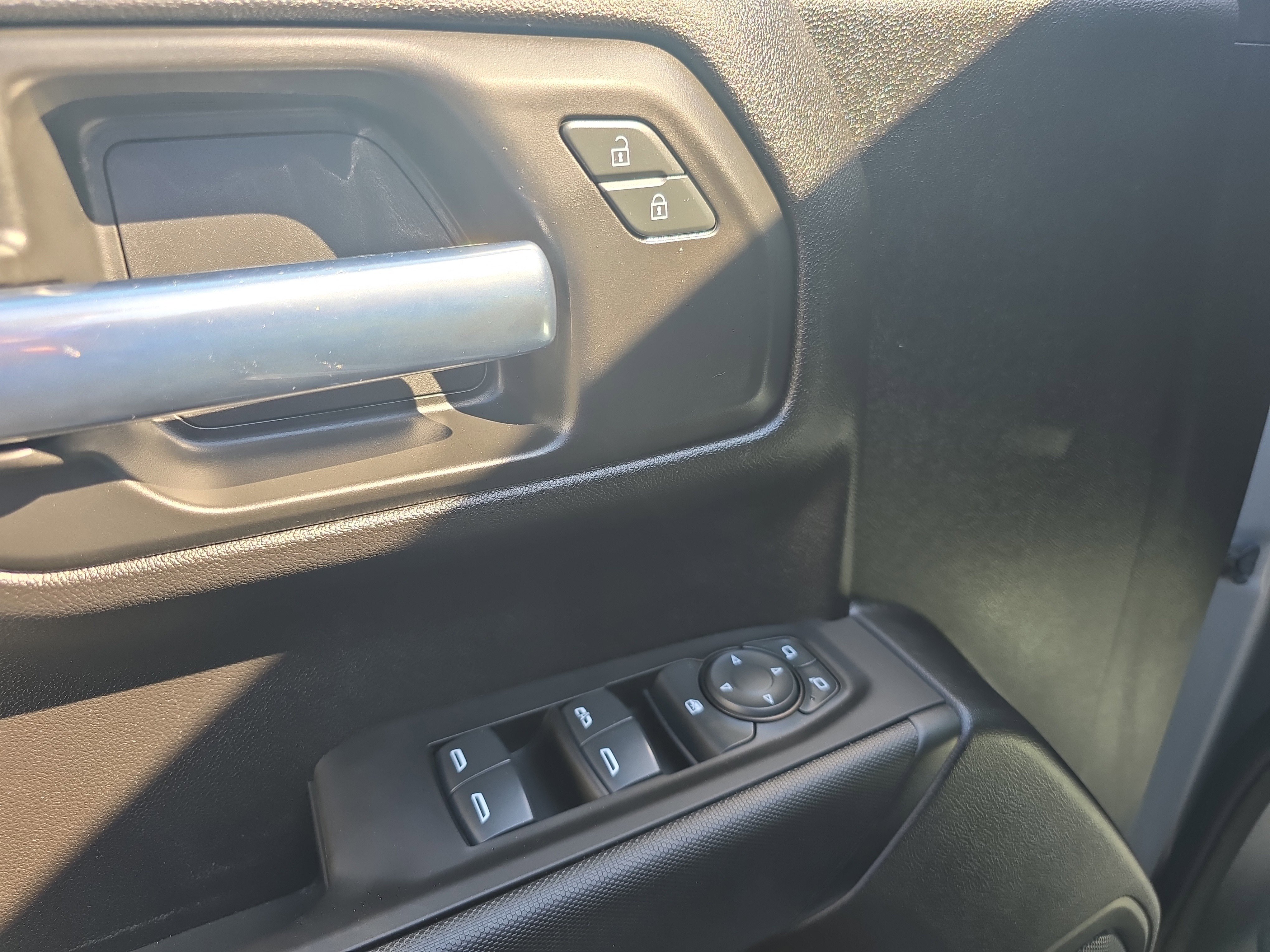 Used 2023 Chevrolet Silverado 1500 Custom image 16