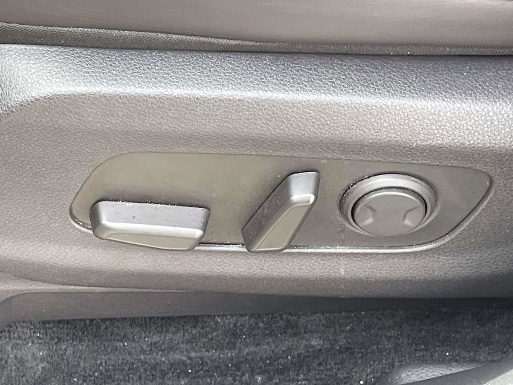 Used 2024 Kia Carnival EX FWD image 14