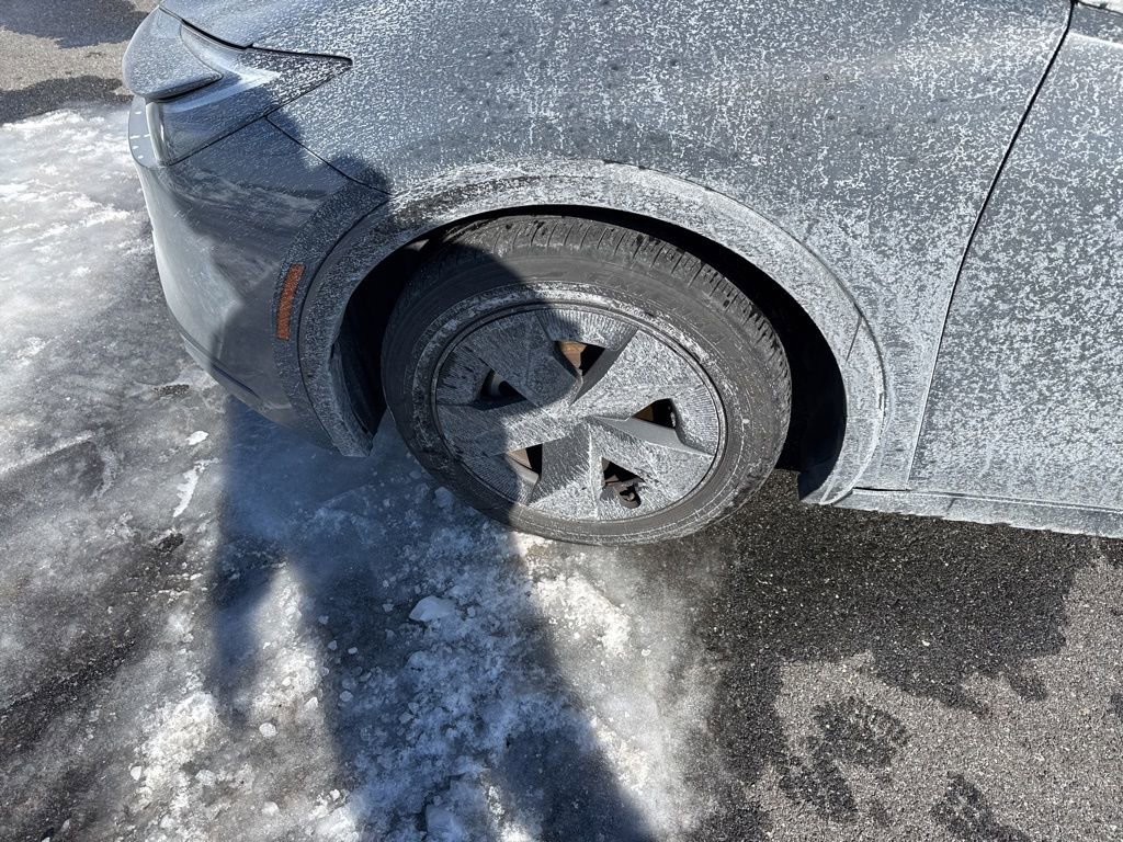 Used 2024 Toyota Prius LE image 12