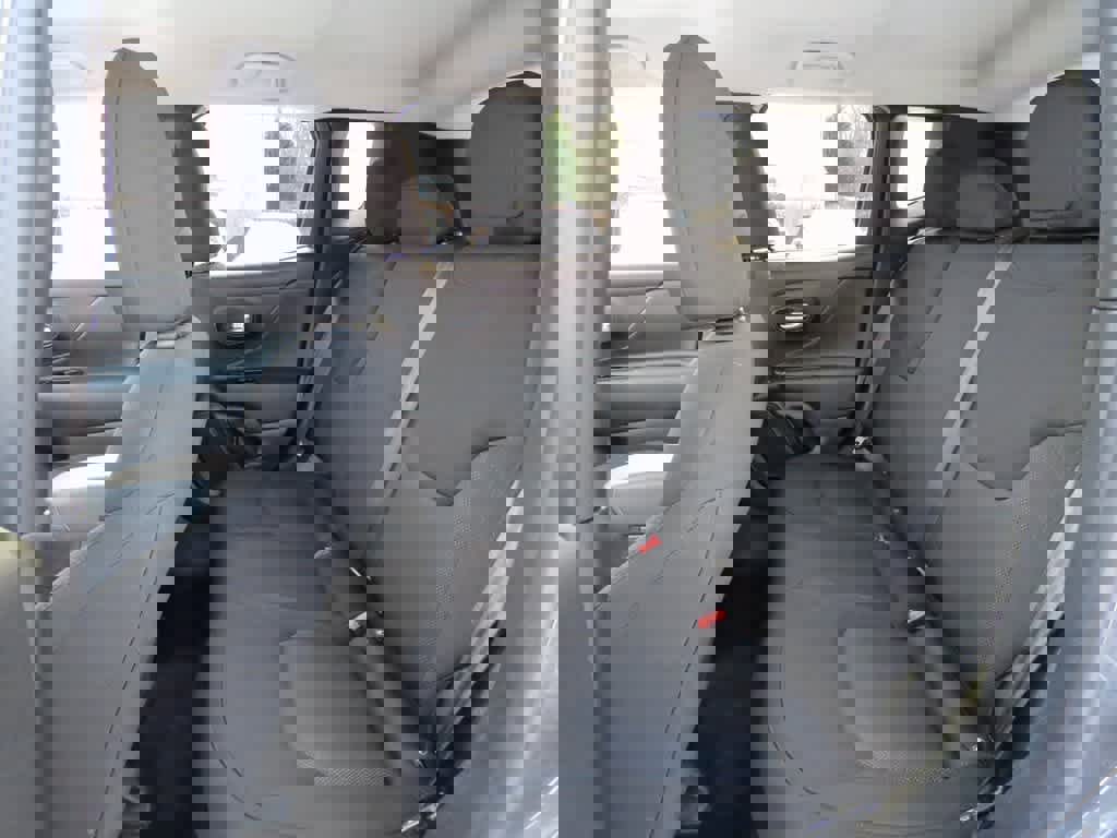 Used 2023 Jeep Renegade Latitude image 13