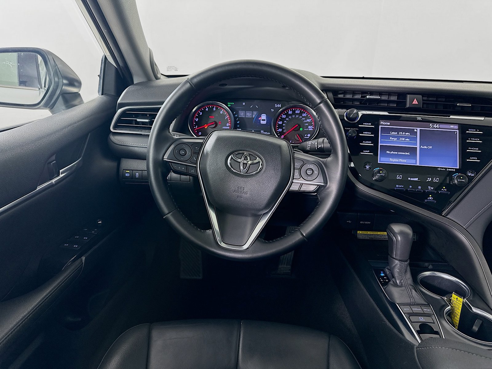 Used 2020 Toyota Camry XSE FWD image 14