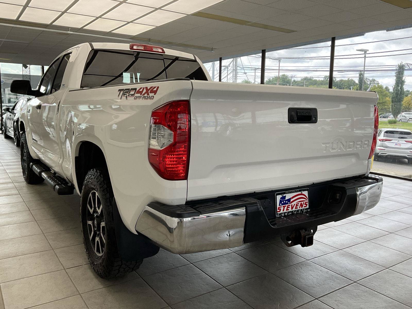 Used 2017 Toyota Tundra SR5 w/ TRD Off Road Package AWD/4WD image 7
