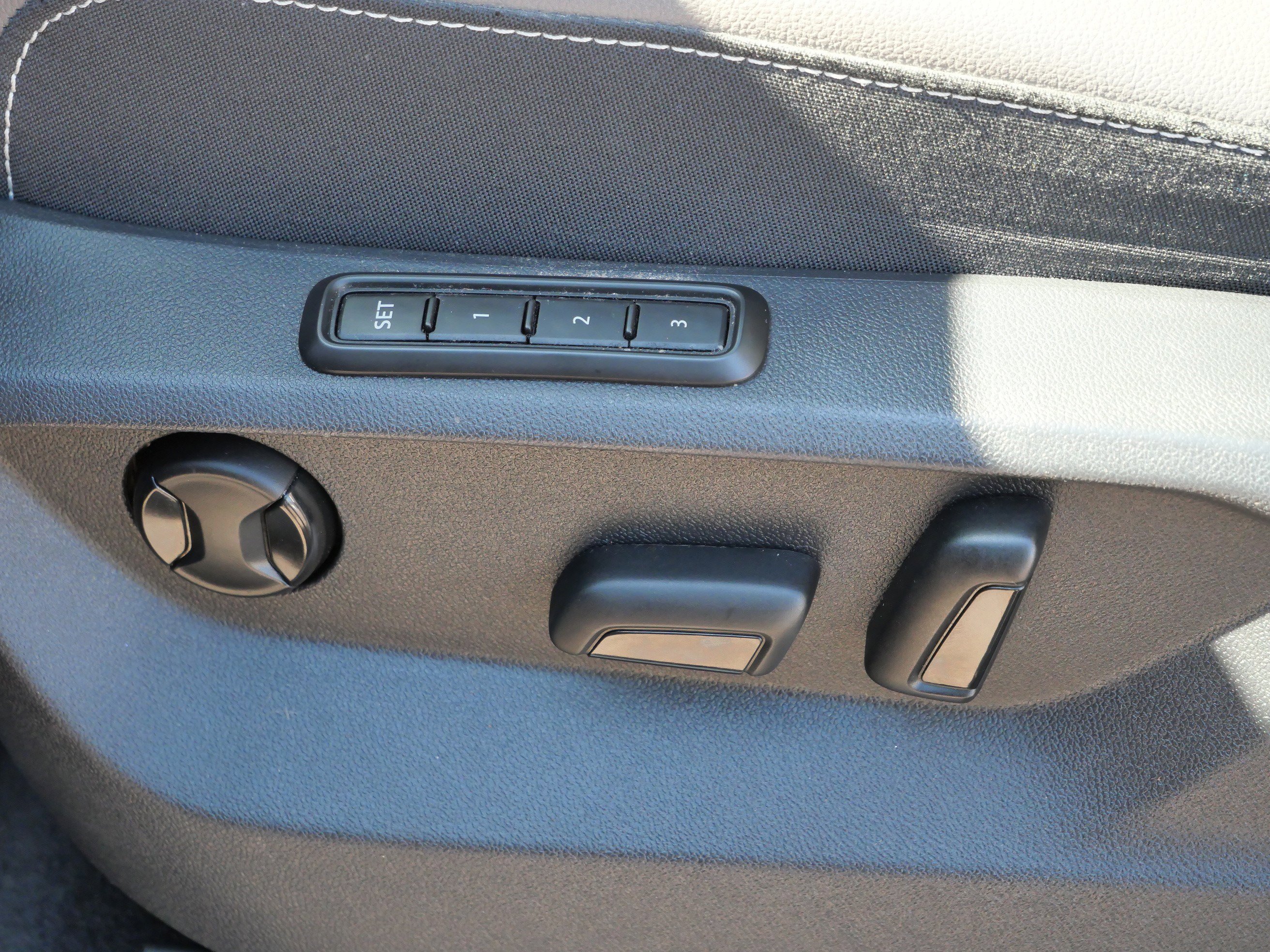 Used 2021 Volkswagen Atlas SEL Premium image 20