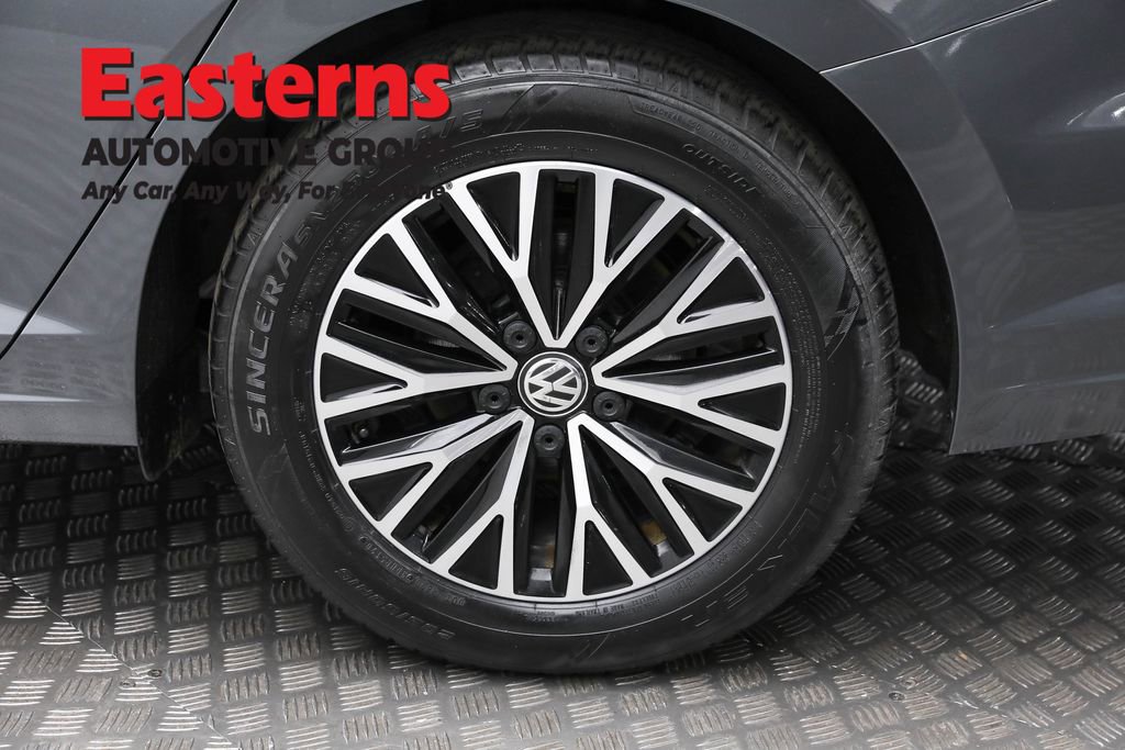 Used 2021 Volkswagen Jetta SE w/ SE Cold Weather Package image 8