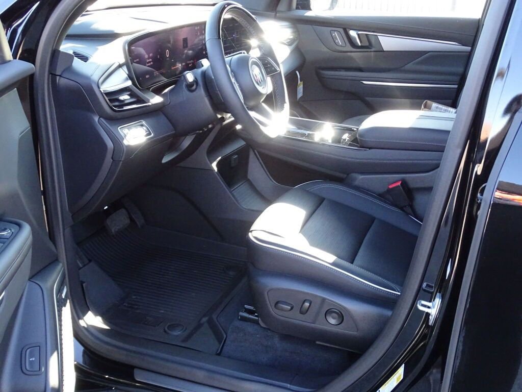 New 2025 Buick Enclave Sport Touring w/ Super Cruise Package image 28