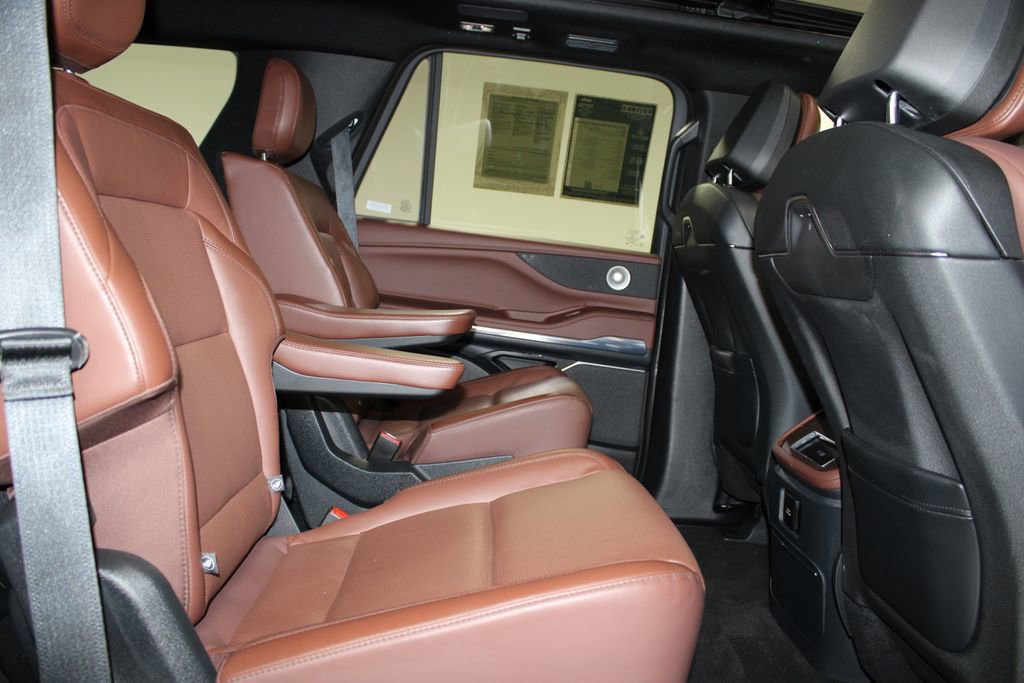 Used 2025 Lincoln Navigator Reserve image 40