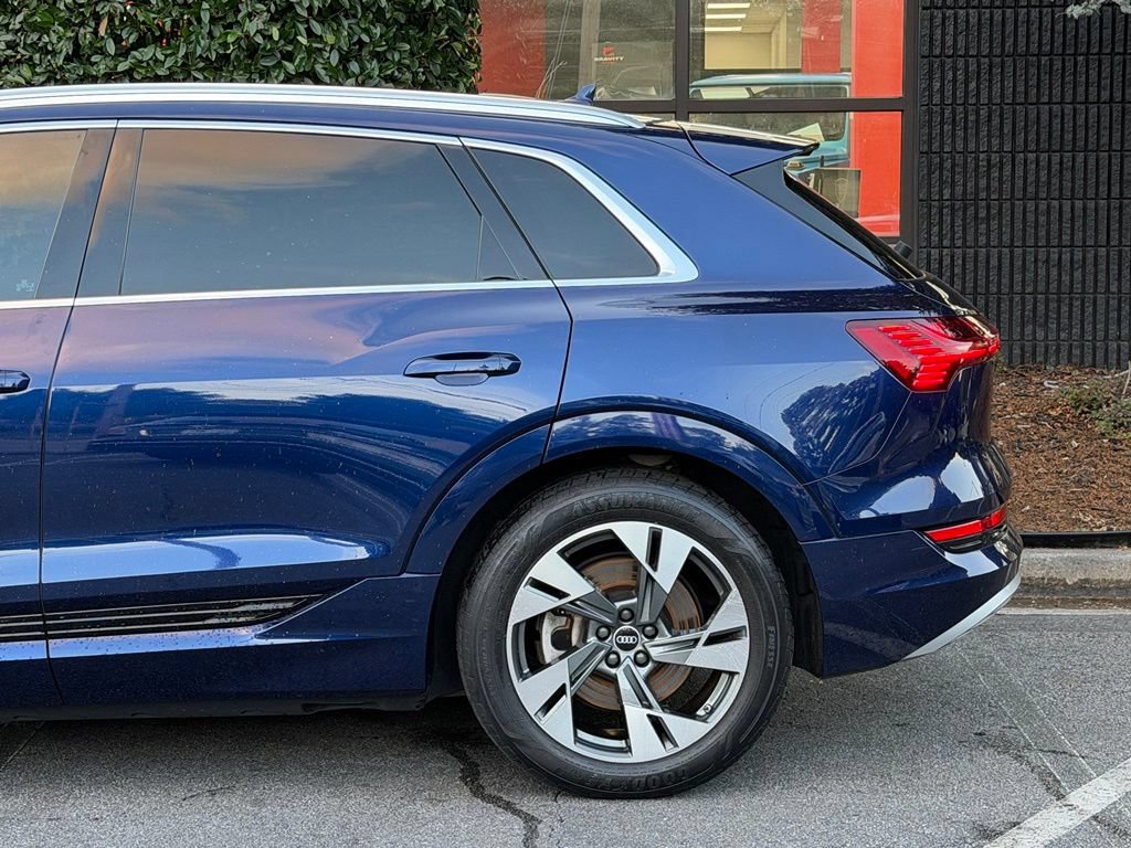 Used 2022 Audi e-tron Premium AWD/4WD image 11