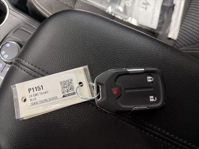 Used 2024 GMC Terrain SLE AWD/4WD image 34