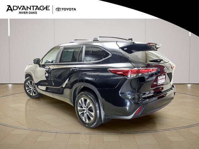 Used 2023 Toyota Highlander XLE AWD/4WD image 5