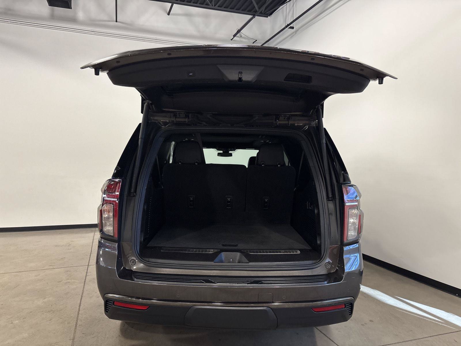 Used 2021 Chevrolet Suburban RST w/ Luxury Package AWD/4WD image 46