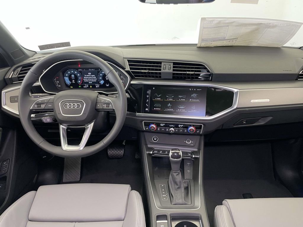 New 2025 Audi Q3 2.0T Premium image 25