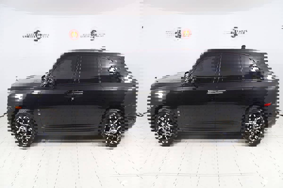 Used 2024 Rolls-Royce Cullinan Black Badge image 42
